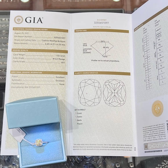 Engagement Ring Fancy Yellow Natural Diamond Cushion VS1 Rare GIA Certified - Picture 5 of 9